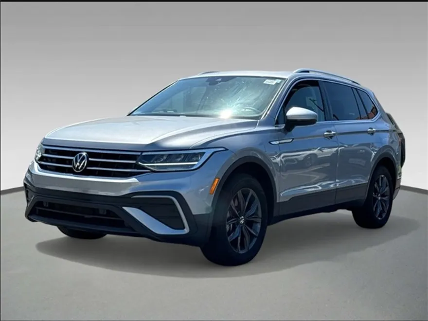 2023 Volkswagen Tiguan SE photo 1