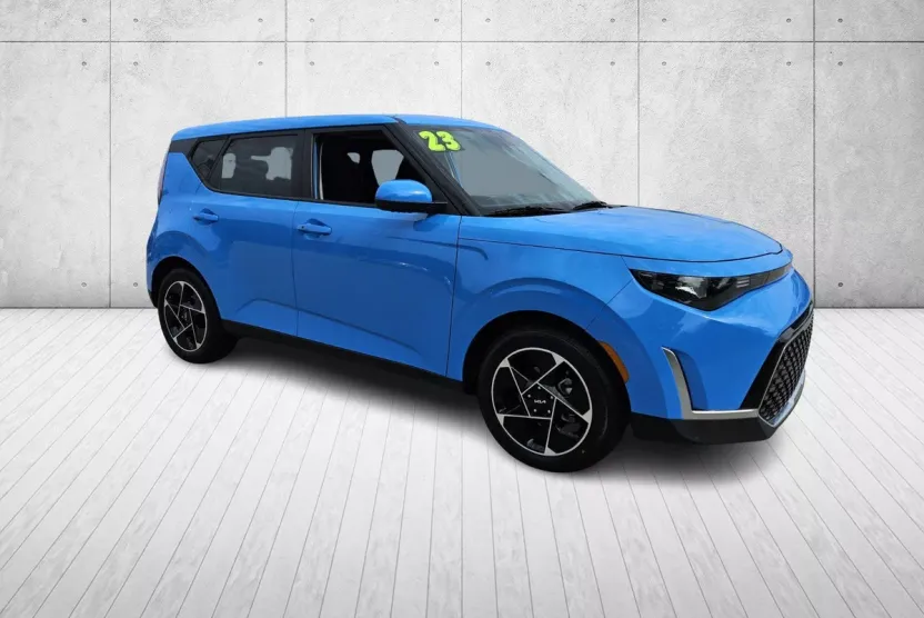 2023 Kia Soul EX photo 1