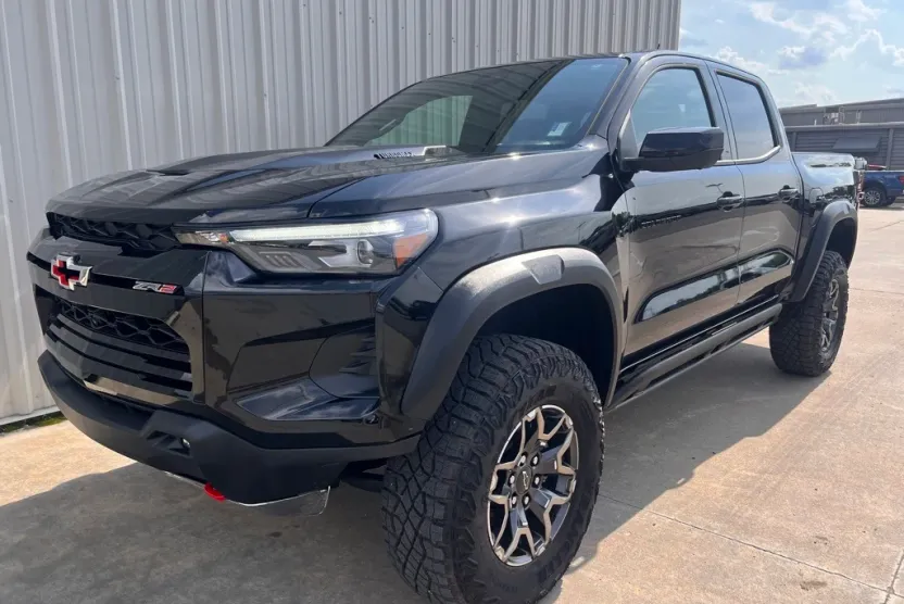2025 Chevrolet Colorado ZR2 photo 1