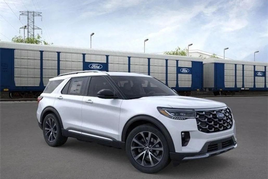 2025 Ford Explorer Platinum photo 1