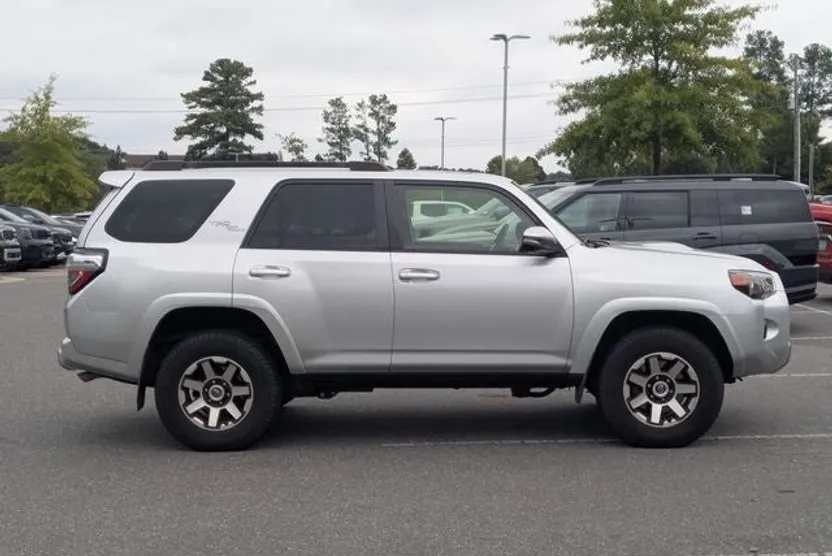 2019 Toyota 4Runner TRD Off-Road Premium photo 1
