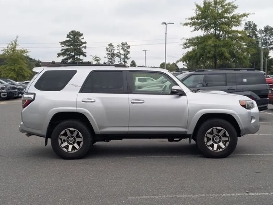 2019 Toyota 4Runner SR5 photo 1