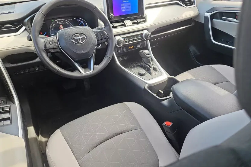 2023 Toyota RAV4 Hybrid XLE photo 1