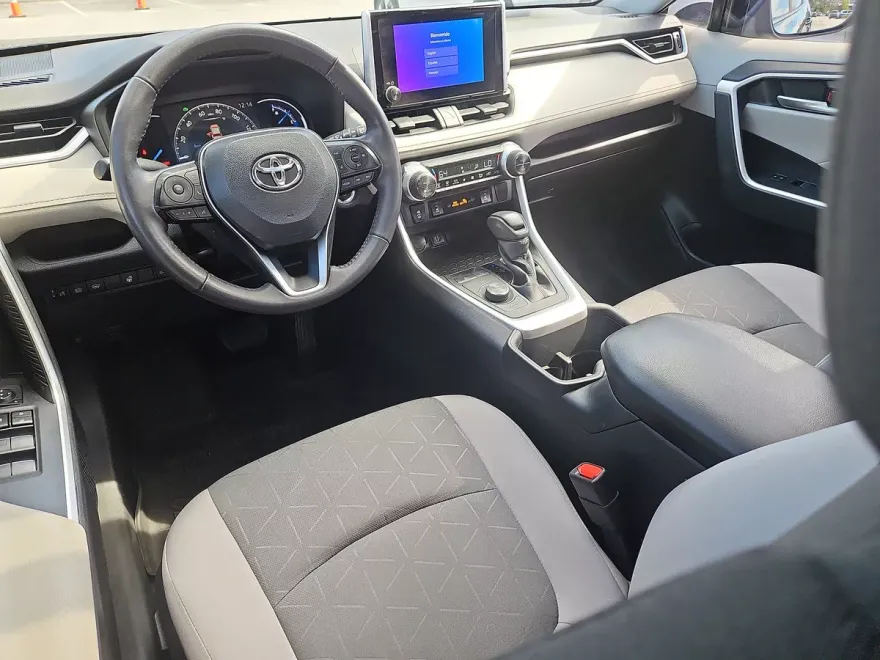 2023 Toyota RAV4 Hybrid XLE photo 1