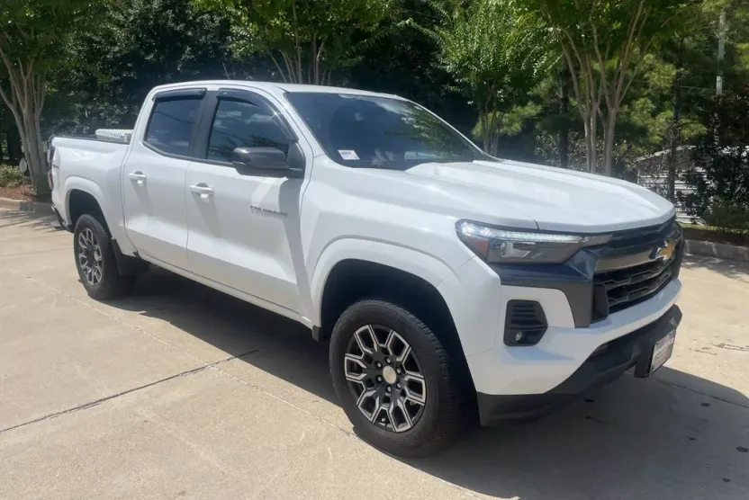 2023 Chevrolet Colorado LT photo 1