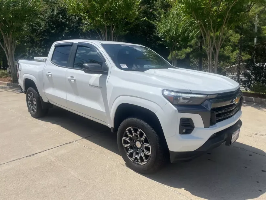2023 Chevrolet Colorado LT photo 1
