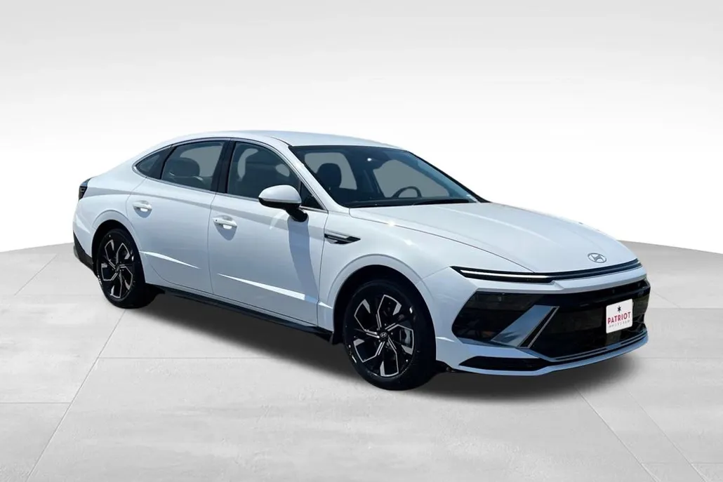 2025 Hyundai Sonata SEL photo 1