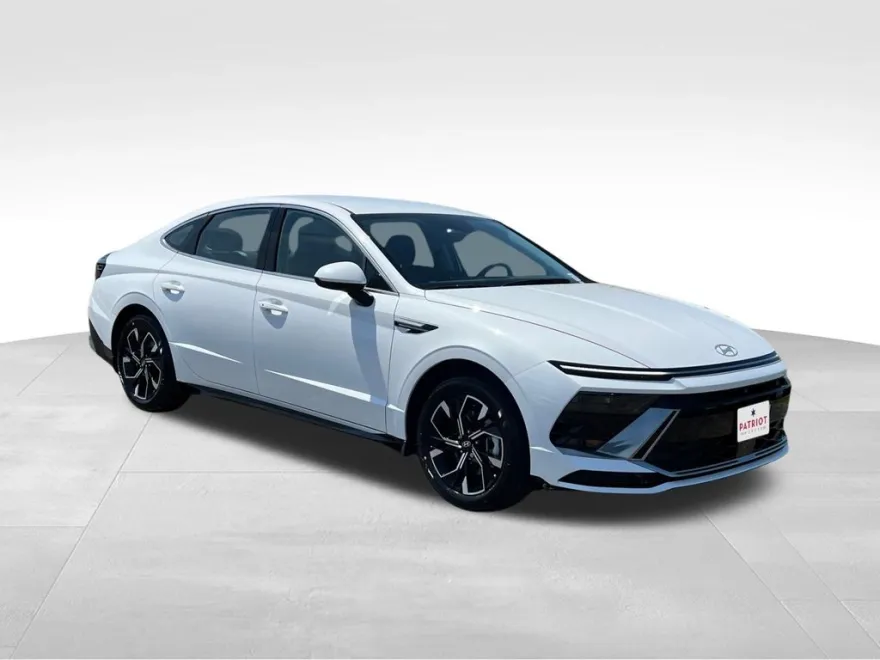 2025 Hyundai Sonata SEL photo 1