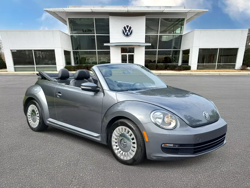 2013 Volkswagen Beetle 2.5L Convertible photo 1