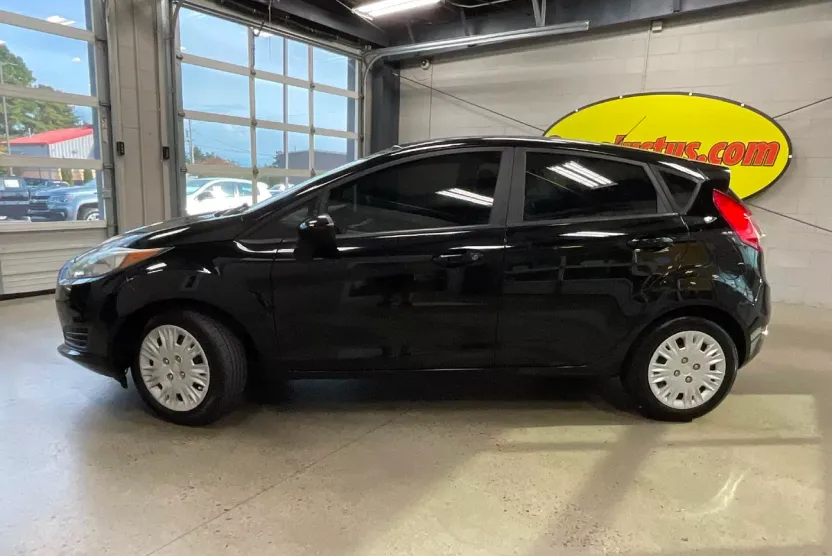 2017 Ford Fiesta S photo 1