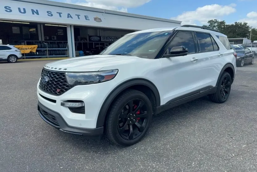 2022 Ford Explorer ST photo 1