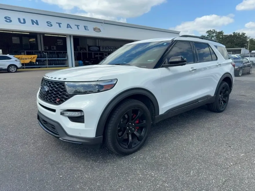 2022 Ford Explorer ST photo 1