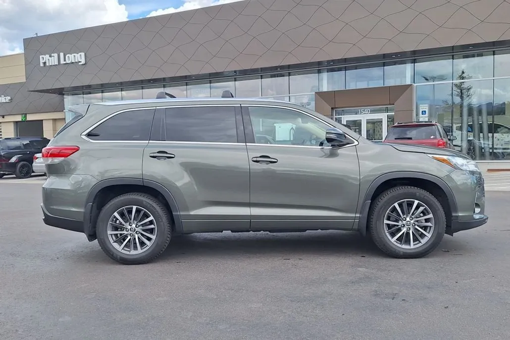 2017 Toyota Highlander XLE photo 1
