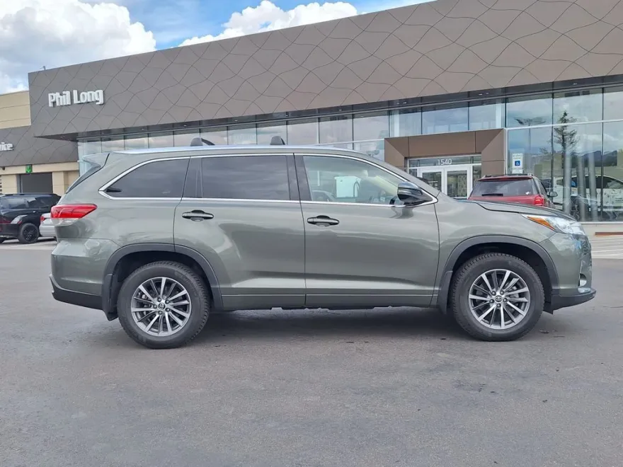 2017 Toyota Highlander XLE photo 1