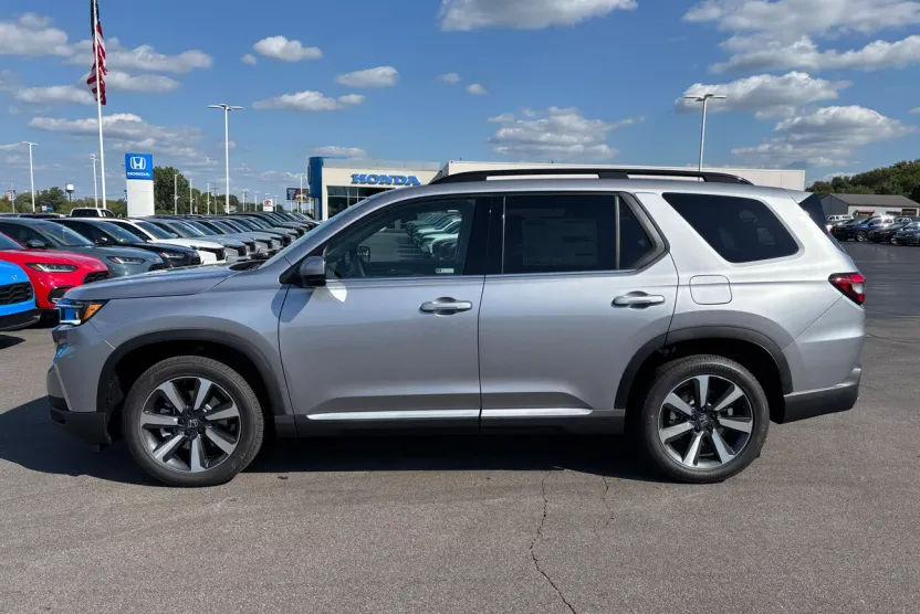 2025 Honda Pilot Touring photo 1