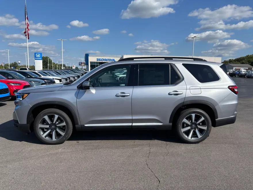 2025 Honda Pilot Touring photo 1