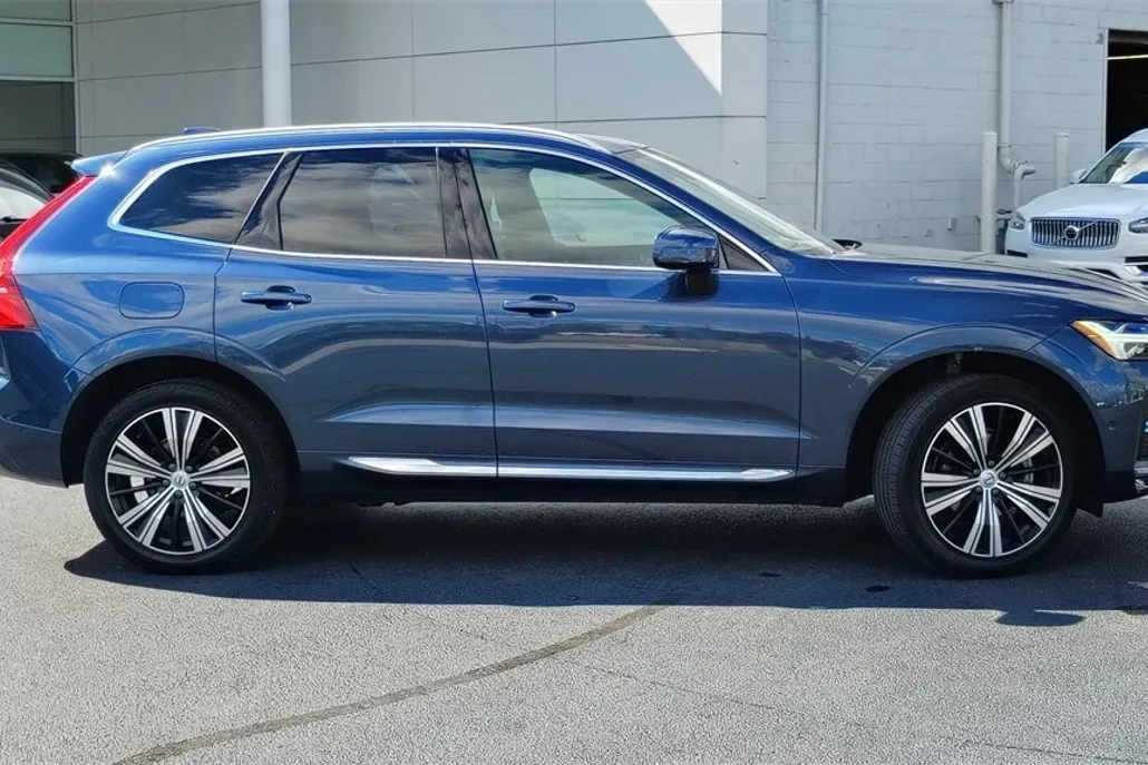 2023 Volvo XC60 B5 Plus photo 1