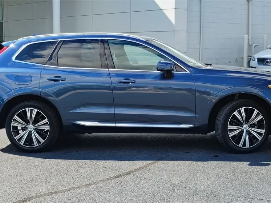2023 Volvo XC60 B5 Plus photo 1