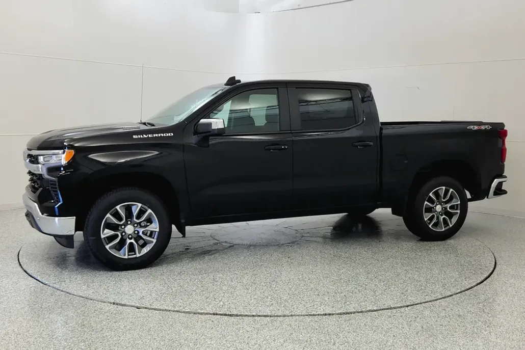 2025 Chevrolet Silverado 1500 LT photo 1
