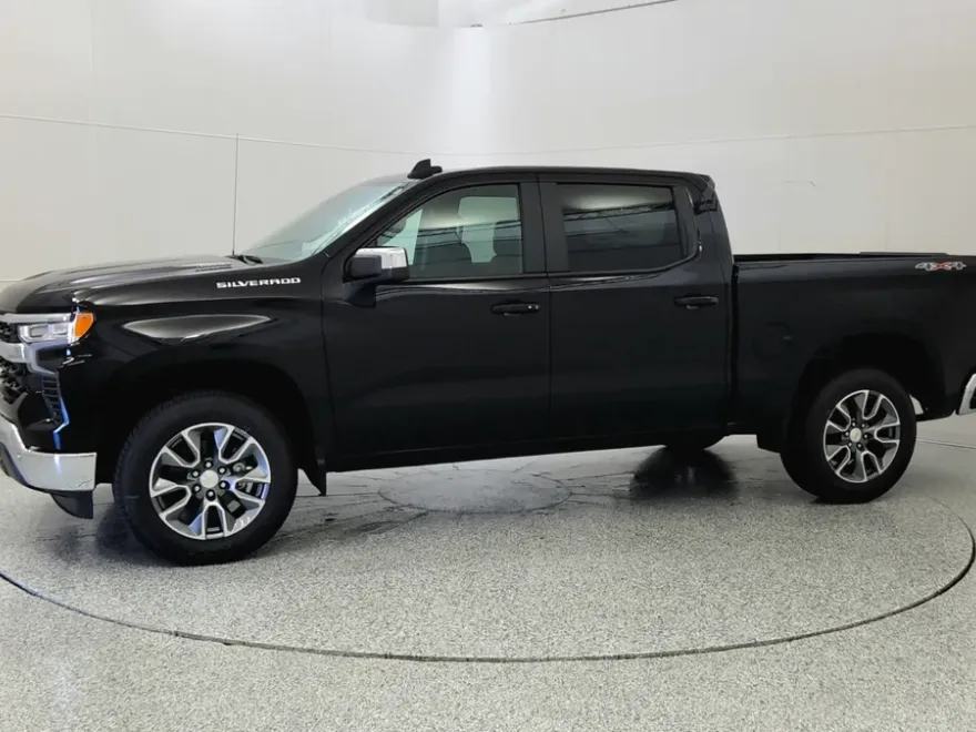 2025 Chevrolet Silverado 1500 LT photo 1