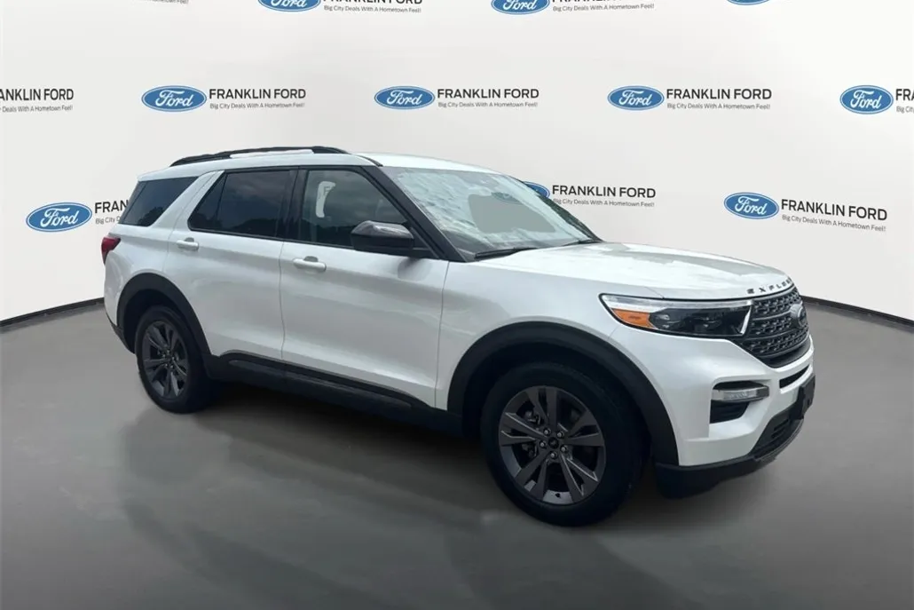 2022 Ford Explorer XLT photo 1