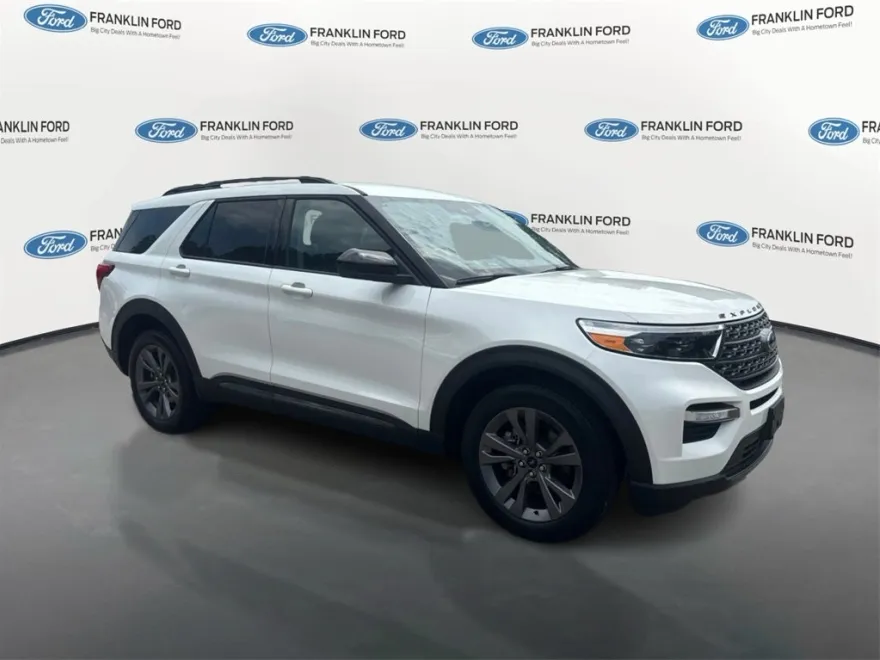 2022 Ford Explorer XLT photo 1