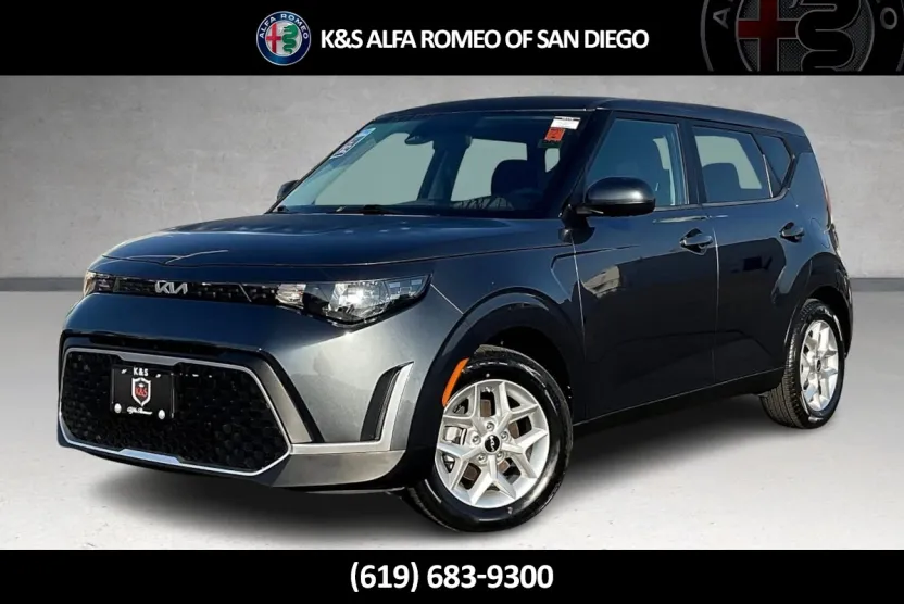 2023 Kia Soul LX photo 1