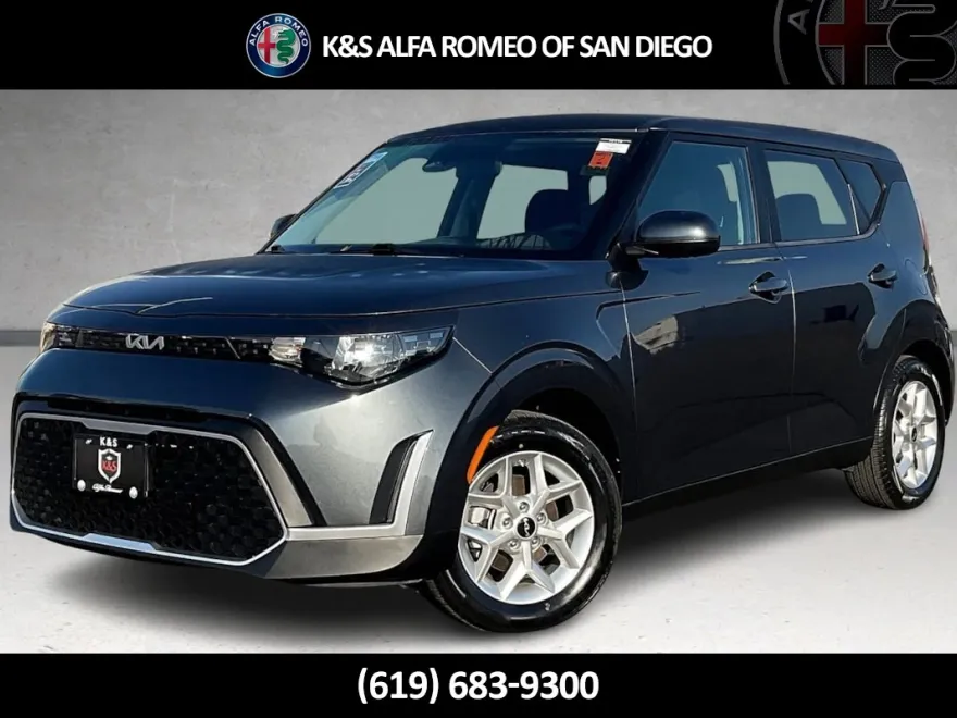 2023 Kia Soul LX photo 1