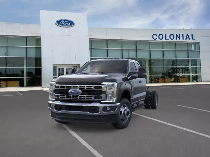 2025 Ford F-350 photo 1