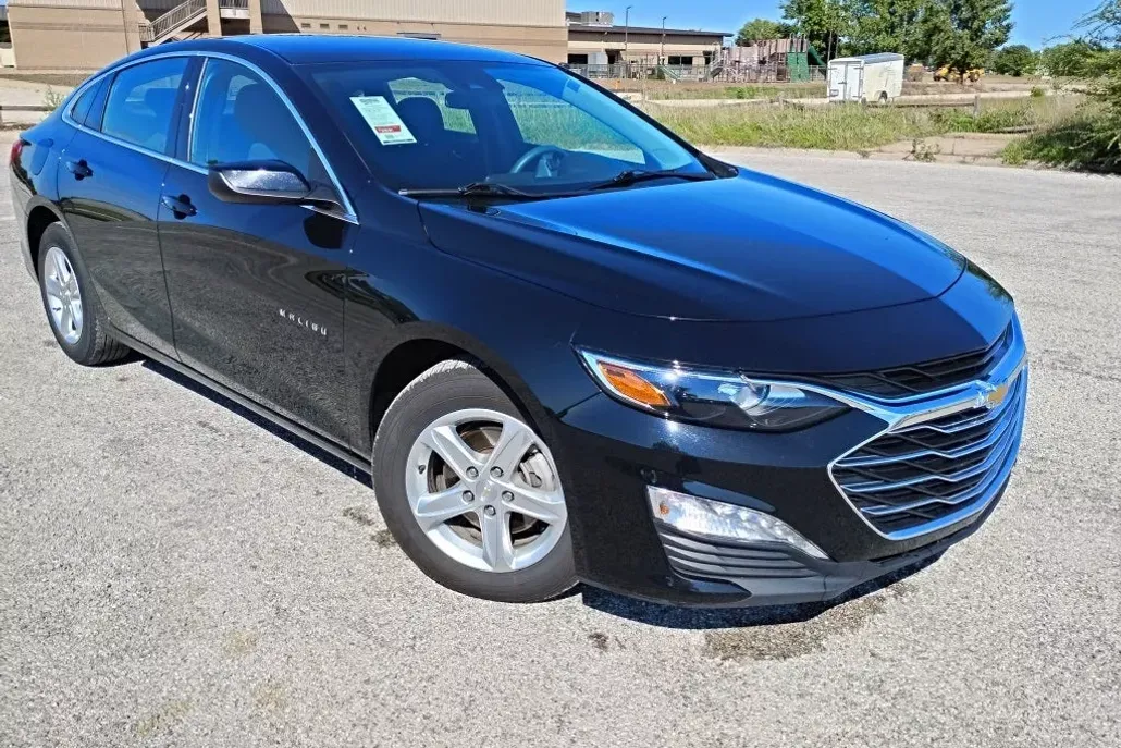 2024 Chevrolet Malibu 1LT photo 1