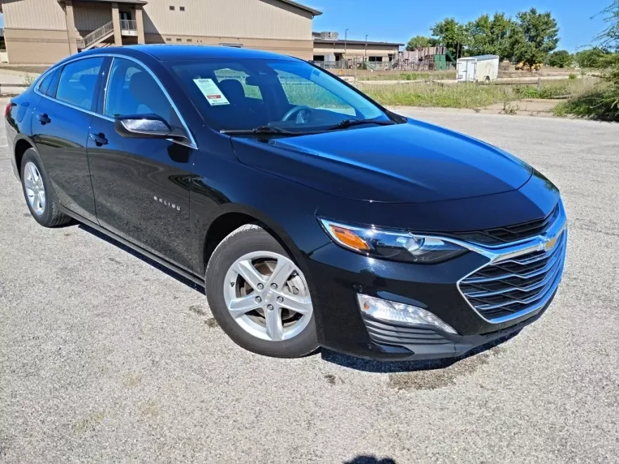 2024 Chevrolet Malibu 1LT photo 1