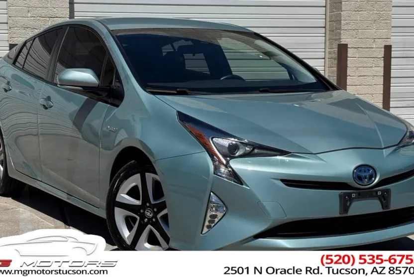 2016 Toyota Prius Three Touring photo 1