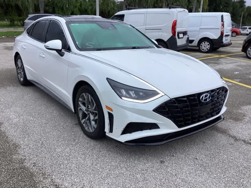2022 Hyundai Sonata SEL photo 1