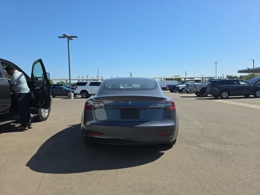 2023 Tesla Model 3 photo 1