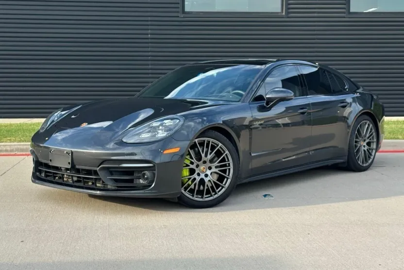 2022 Porsche Panamera E-Hybrid 4 photo 1