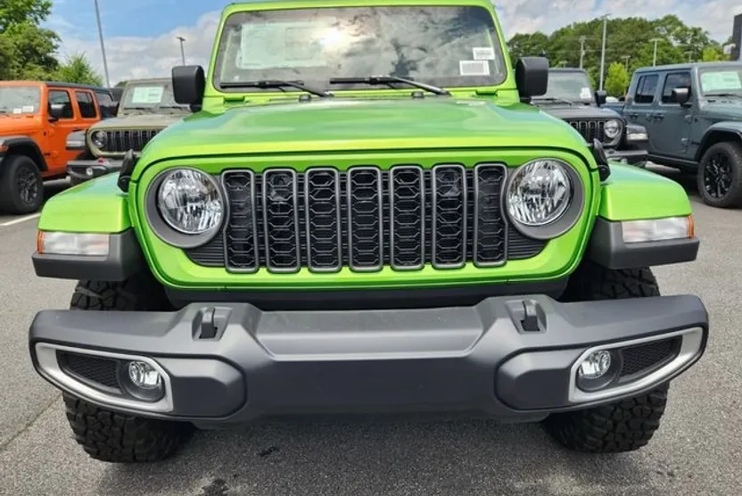 2025 Jeep Gladiator Sport photo 1