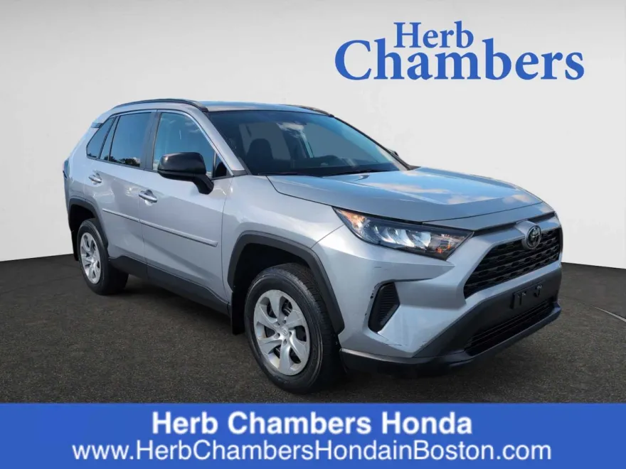 2021 Toyota RAV4 LE photo 1