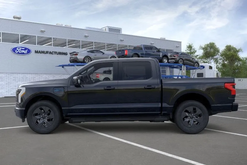2025 Ford F-150 Lightning Lariat photo 1