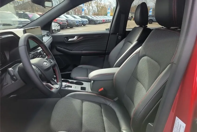 2025 Ford Escape ST-Line photo 1
