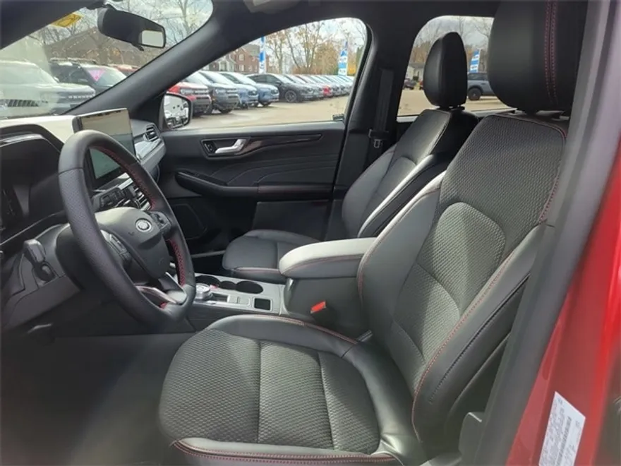 2025 Ford Escape ST-Line photo 1