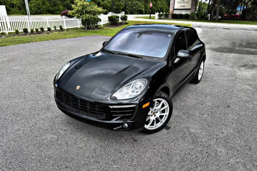 2015 Porsche Macan S photo 1