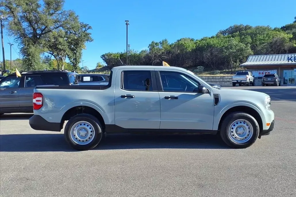 2024 Ford Maverick XL photo 1