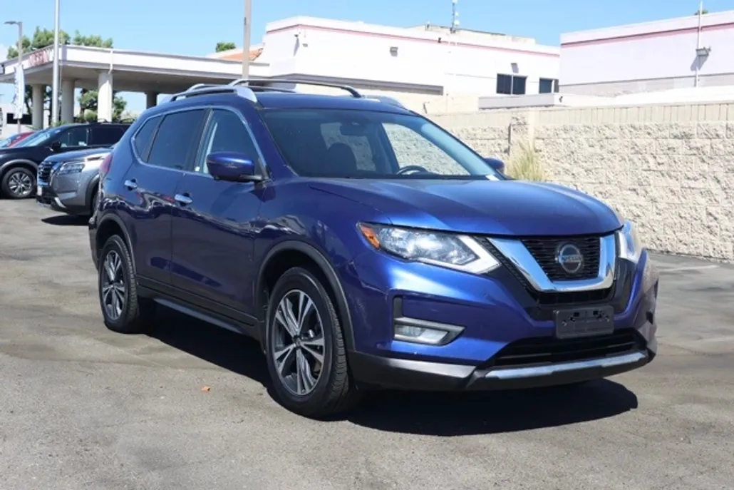 2020 Nissan Rogue SV photo 1