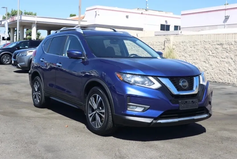 2020 Nissan Rogue SV photo 1