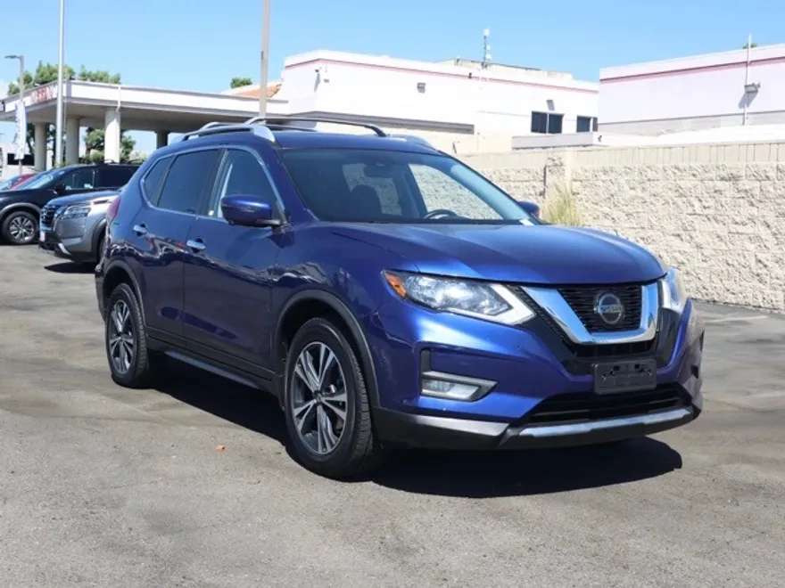 2020 Nissan Rogue SV photo 1