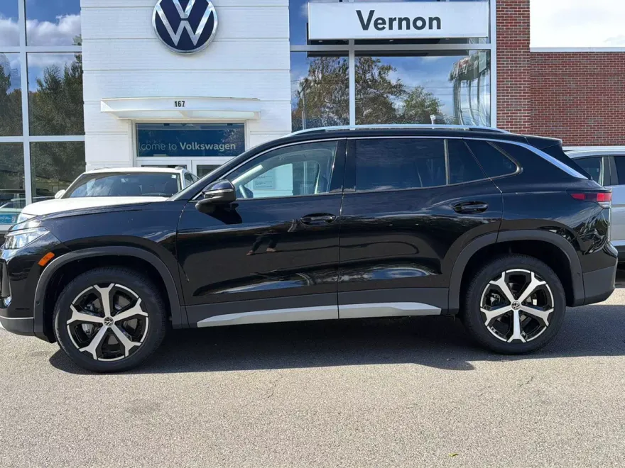2025 Volkswagen Tiguan SE photo 1