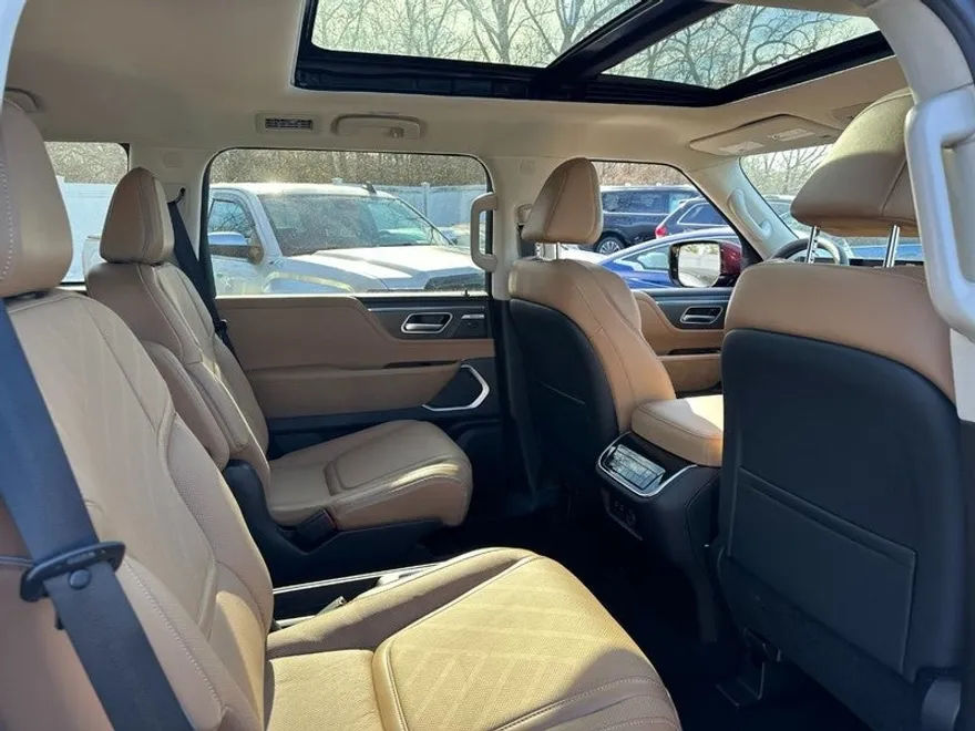 2025 Infiniti QX80 Luxe photo 1