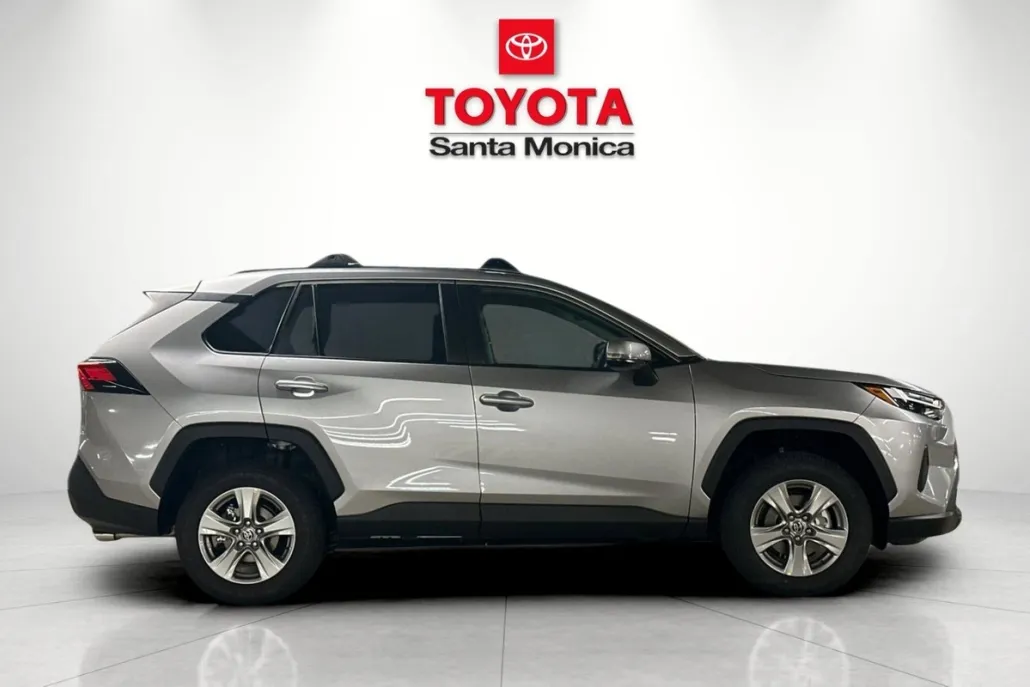 2025 Toyota RAV4 XLE photo 1