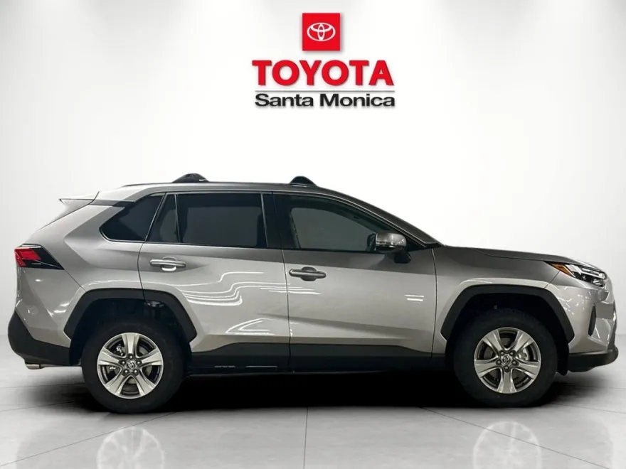2025 Toyota RAV4 XLE photo 1
