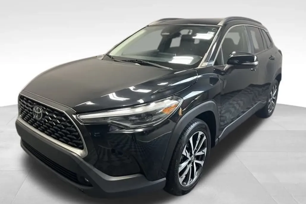 2024 Toyota Corolla Cross XLE photo 1